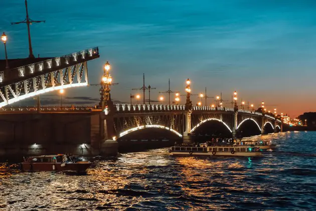 Белые ночи и разводные мосты Санкт-Петербурга