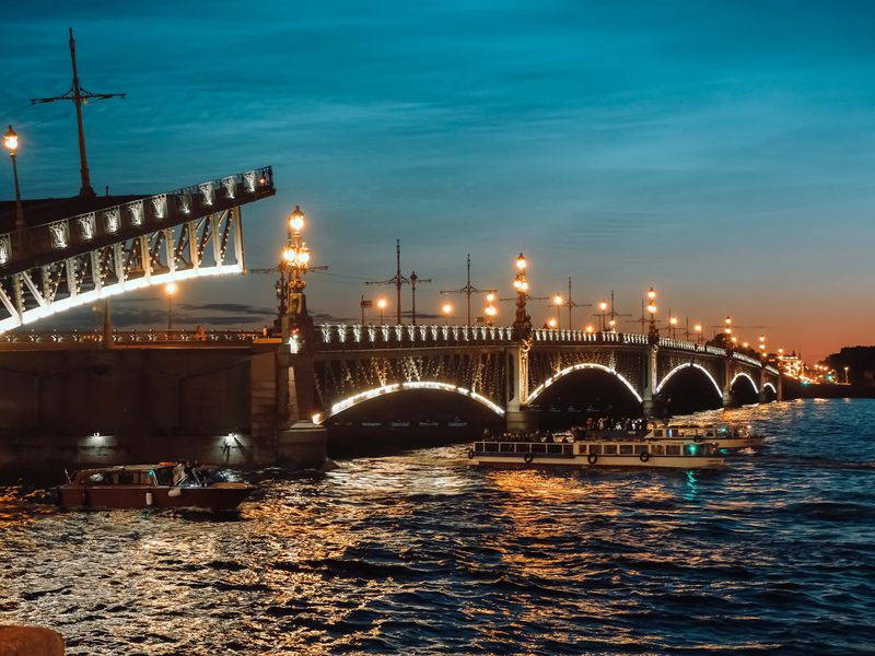 Белые ночи и разводные мосты Санкт-Петербурга