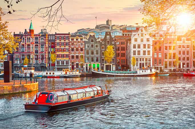 Amsterdam: Smoke and Lounge City Boat Cruise