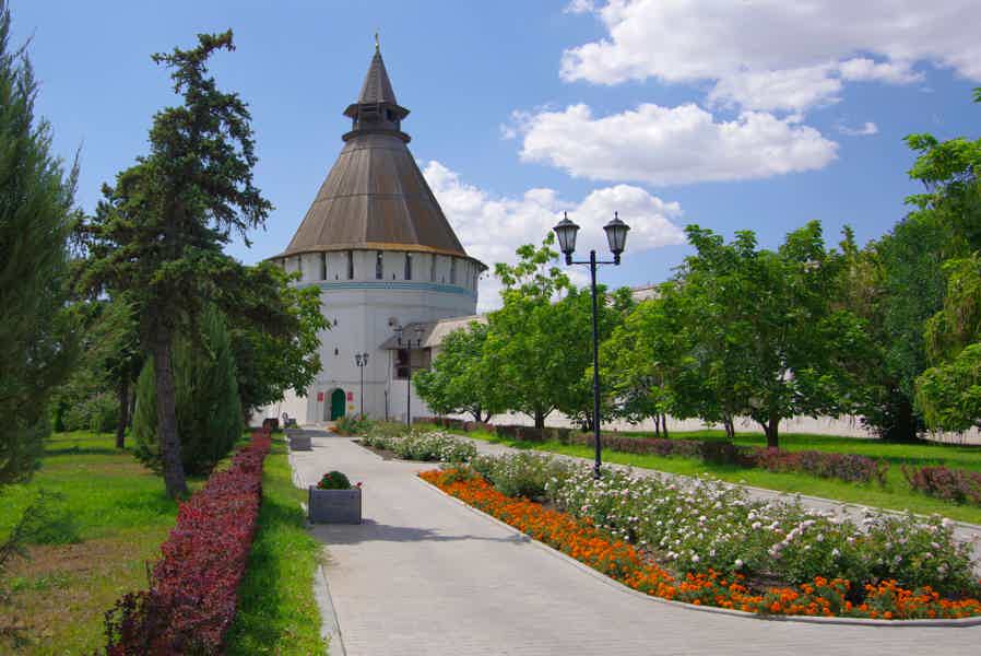 Астрахань сквозь века: Белый город, набережная и Кремль - фото 1