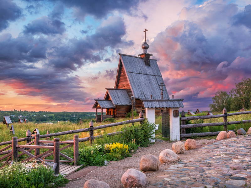 Душевная прогулка по Плёсу: купеческие истории и волжские пейзажи