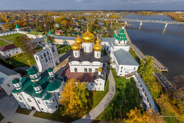 Петля времени: квест-экскурсия по Ипатьевскому монастырю — экскурсия, Кострома | Покатаем
