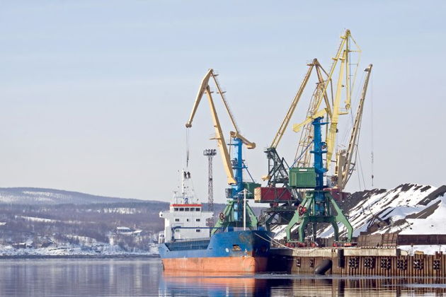 Виды Старинный город Кола и великолепие Мурманска