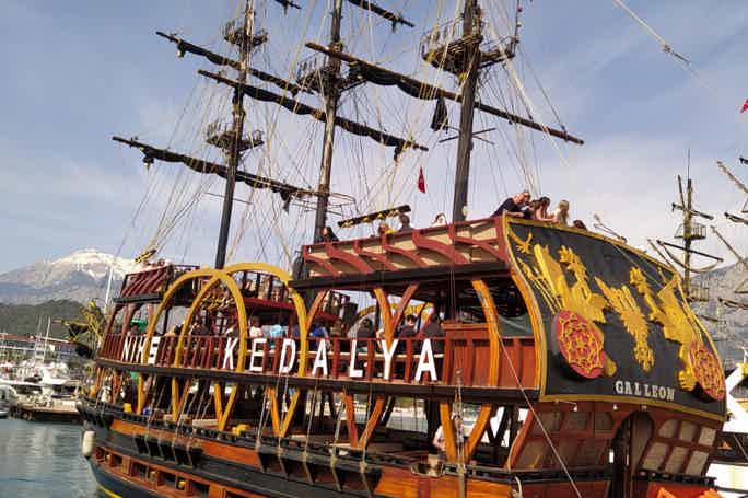 Из Анталии и Кемера: экскурсия на пиратской лодке Фаселис с обедом