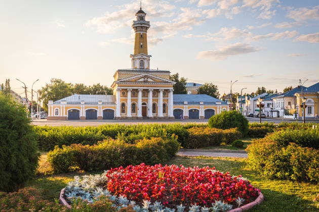 Кострома: Сусанинская площадь, Торговые ряды и история Романовых