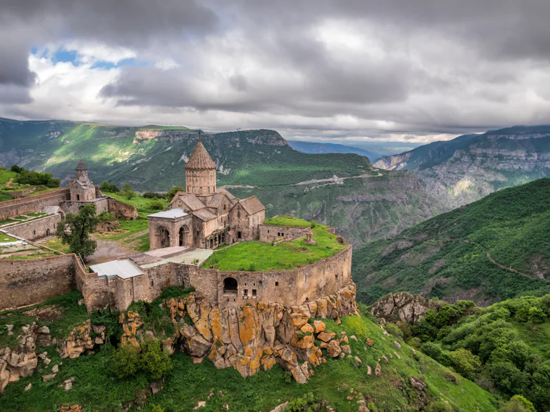 Вино, монастыри и самая длинная канатная дорога в мире — фото 6, Ереван | Покатаем