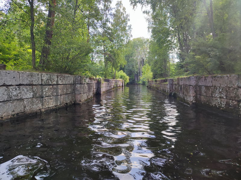 Водная прогулка на катере вдоль побережья  парка Монрепо