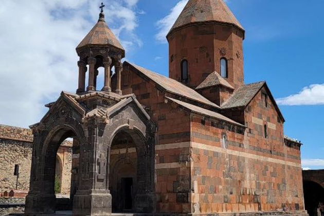 В горах Армении: Нораванк и домашний армянский обед