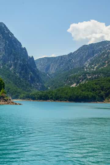Купание в изумрудных водах 
