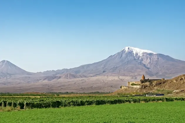 Экскурсия в монастыри Хор Вирап, Нораванк и город курорт Джермук — фото 2