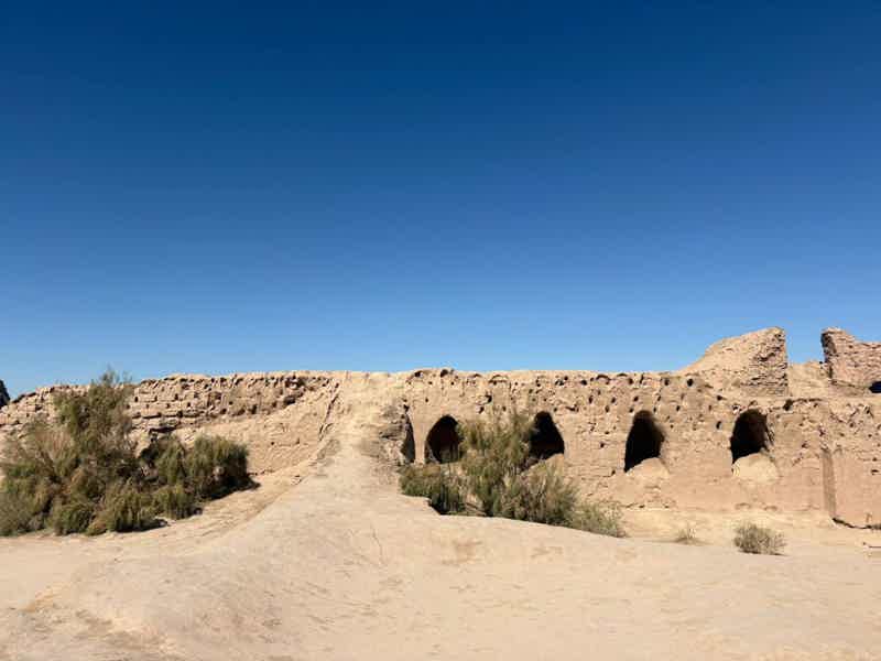 Тур на автомобиле в Аяз-кала, Тупрак-кала, Кизыл-кала из Хивы или наоборот - фото 1