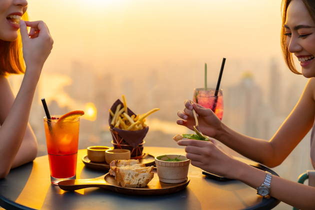 Входной билет на смотровую Бурдж-Халифы и обед в ресторане The Burj Club
