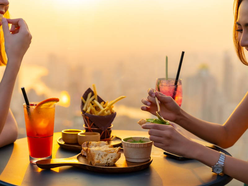 Входной билет на смотровую Бурдж-Халифы и обед в ресторане The Burj Club