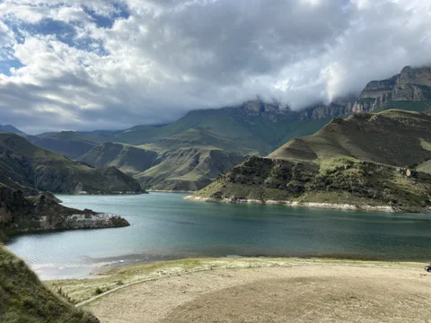 Бирюзовая жемчужина-озеро Гижгит, перевал Актопрак, Чегемское ущелье.