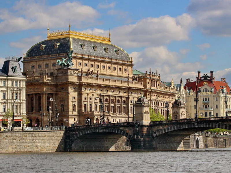 Прогулка на теплоходе по реке Влтаве с ужином — фото 3, Прага | Покатаем