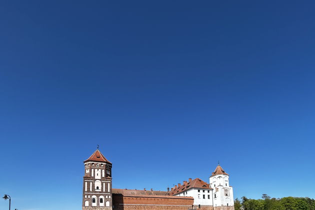 Виды Несвижский и Мирский замки из Минска или аэропорта