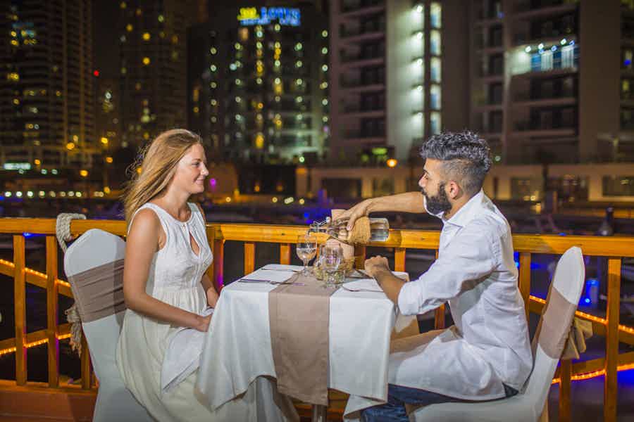 Ужин на арабской лодке в районе Дубай Марина из Шарджи и Аджмана  - фото 2