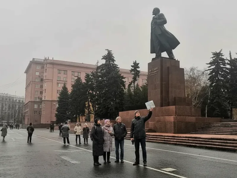 «История в каждом шаге»: групповая пешеходная экскурсия по Челябинску — фото 3, Челябинск | Покатаем
