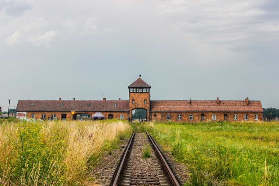 Auschwitz & Salt Mine: Guided Tour from Krakow (Optional Lunch) - photo 2