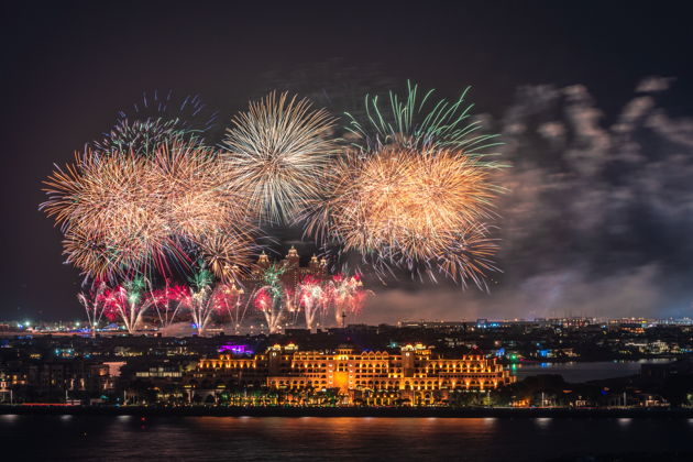 Виды Новогодний фейерверк в Дубае с борта скоростного катера