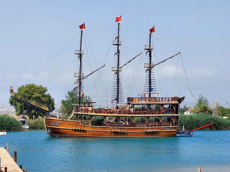 Морская прогулка на лодке с обедом, пенной вечеринкой и купанием — фото 4, Сиде | Покатаем