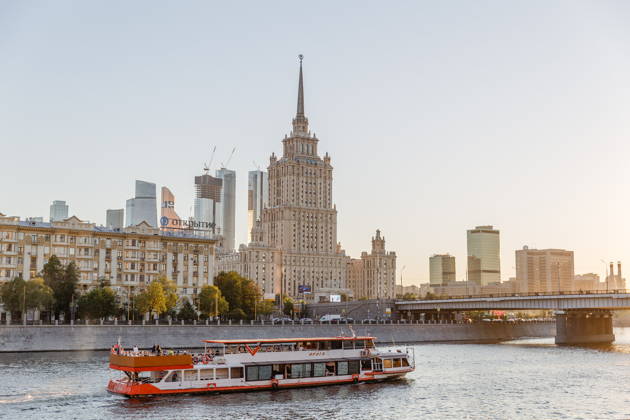 Автобусная экскурсия «Семь Сталинских сестер. Легенды высоток Москвы»
