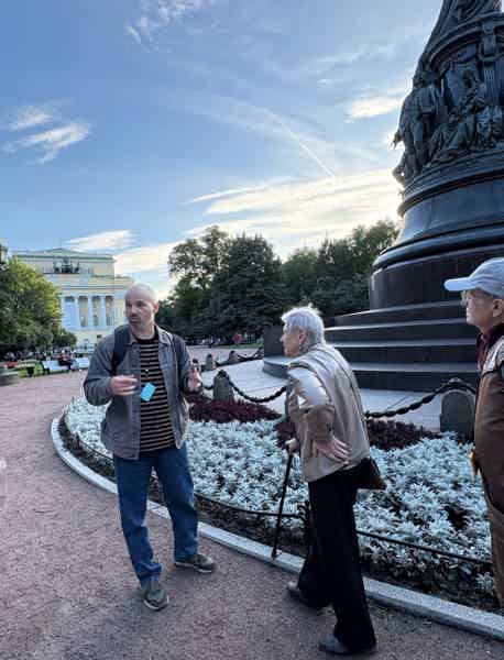 «Фике» — прогулка в стихах вокруг памятника Екатерине II - фото 1