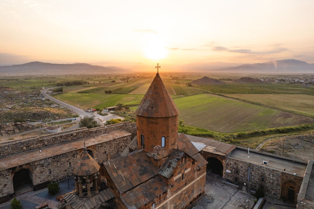 Открой настоящую Армению: Хор Вирап, Нораванк, Джермук и Арени — фото 3