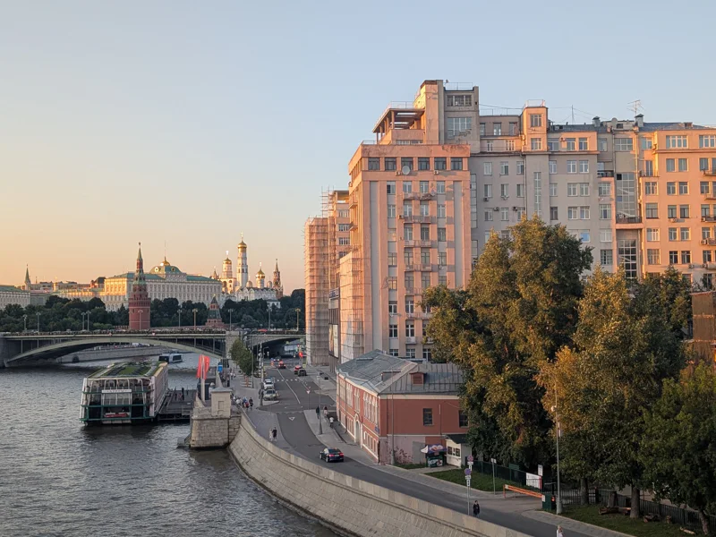Городской квест: «Красный Октябрь и тайны Балчуга» (без гида) — фото 2, Москва | Покатаем