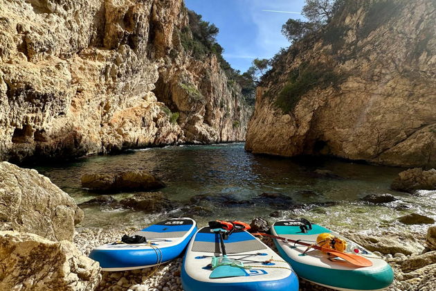 СПЛАВ НА SUP К МОРСКОЙ ПЕЩЕРЕ И СКАЗОЧНОЙ БУХТЕ