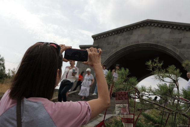 Виды Օт язычества к христианству: Гарни, Гегард, выпечка лаваша, Симфония камней