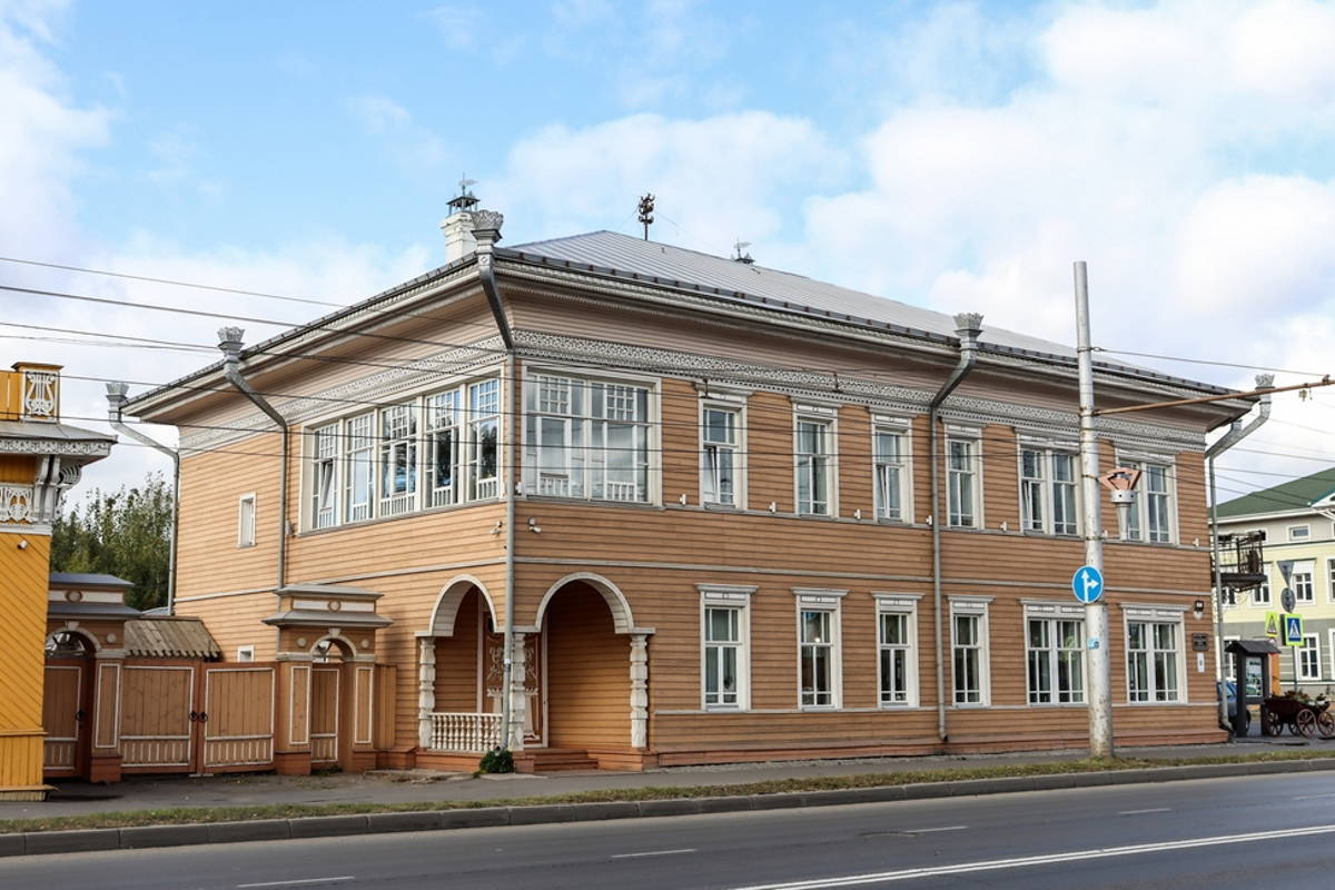 Дом с лилиями