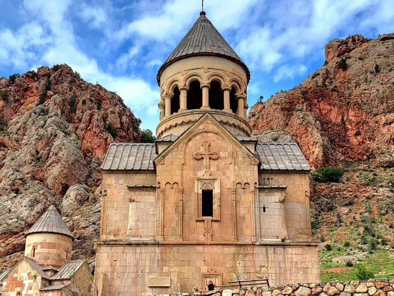 В горах Армении: Нораванк и домашний армянский обед — фото 7, Ереван | Покатаем