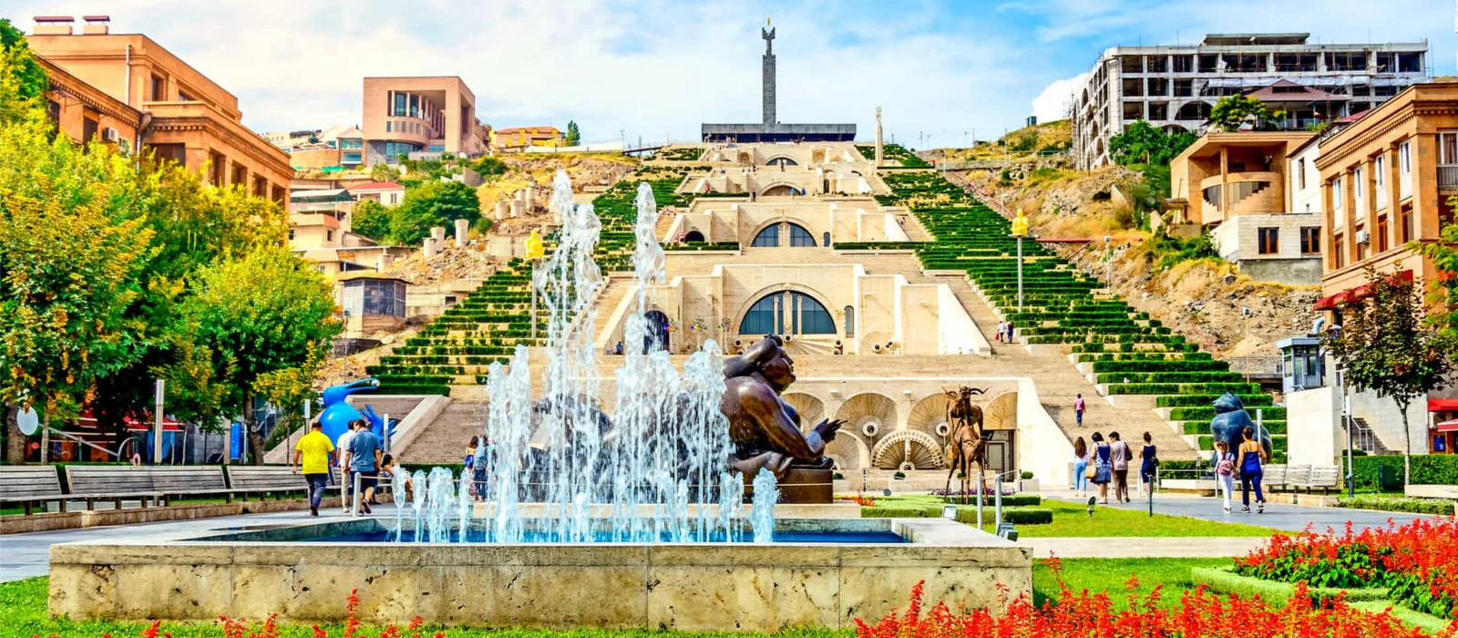 Sightseeing walk around pink and sunny Yerevan! — tour in Yerevan, Armenia | Pokataem