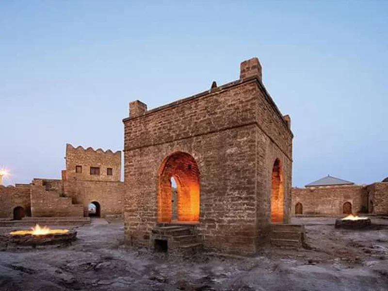 Священные огни Абшерона: храм Атещгях и горящая гора Янардаг — фото 2, Баку | Покатаем
