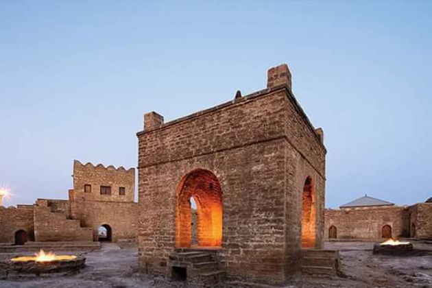 Виды Священные огни Абшерона: храм Атещгях и горящая гора Янардаг