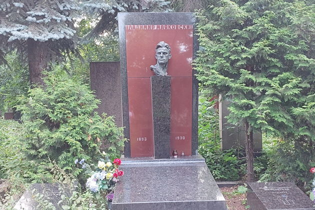 Обзорная экскурсия по Новодевичьему кладбищу: судьбы великих людей