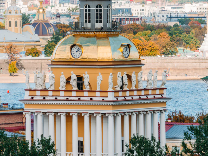 Обзорная по городу с экскурсией по Петропавловской крепости (собор+тюрьма) — фото 2, Санкт-Петербург | Покатаем