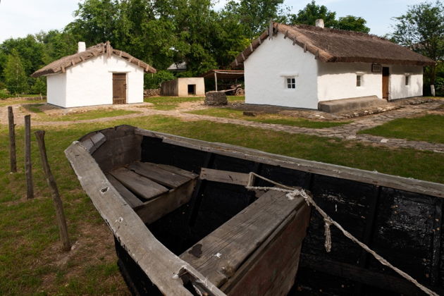 Виды Тамань: На берегах 