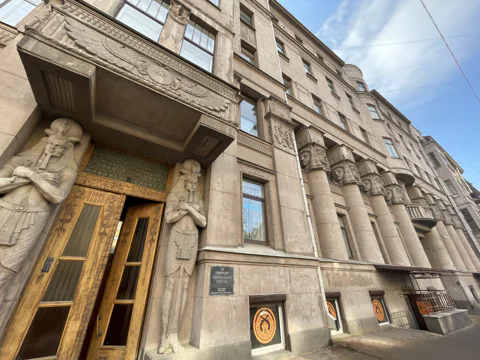 Доходный дом: от парадной до дровника