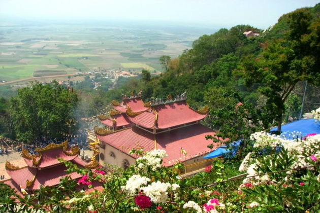 Путешествие к горе Черная Леди и Храму Каодай