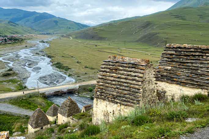Три ущелья, Город мертвых и Кармадонские тоннели : мини-тур по Осетии 