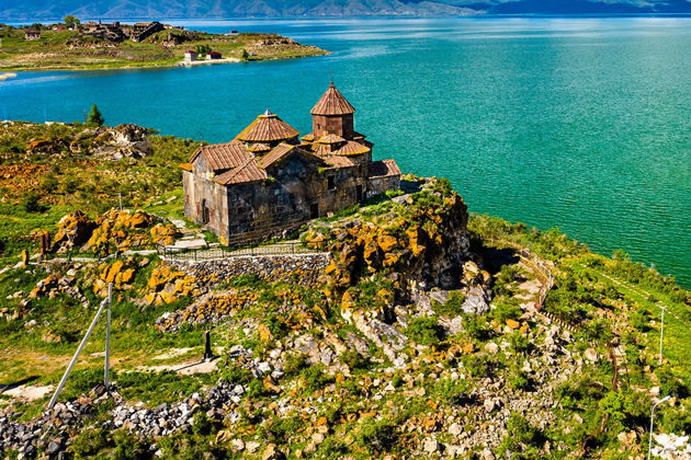 Виды Индивидуальный тур - Жемчужины Севана: Севанаванк, Норатус, Айраванк за один день