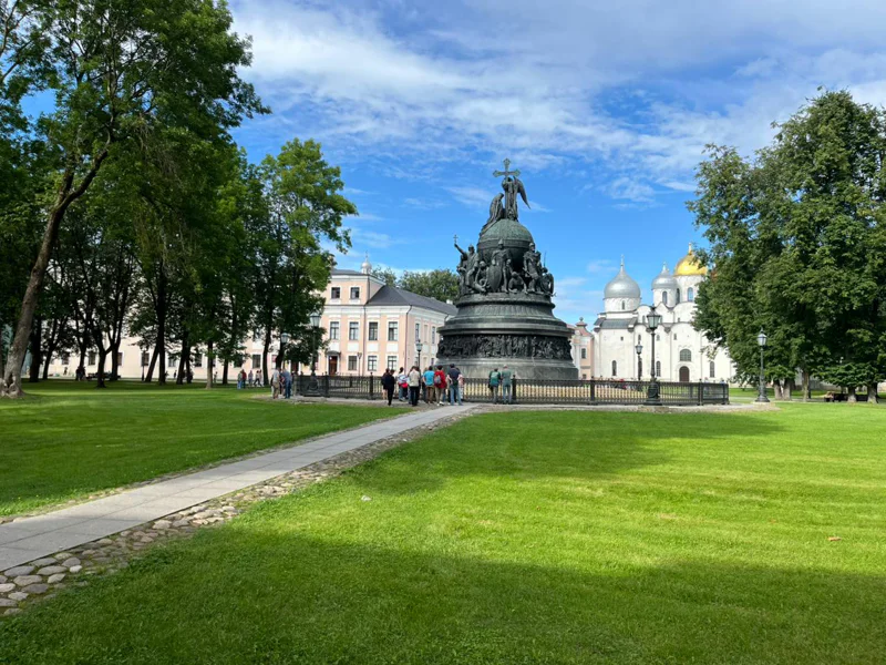 «Кремль город держит»: театрализованная экскурсия в мини-группе — фото 2, Великий Новгород | Покатаем