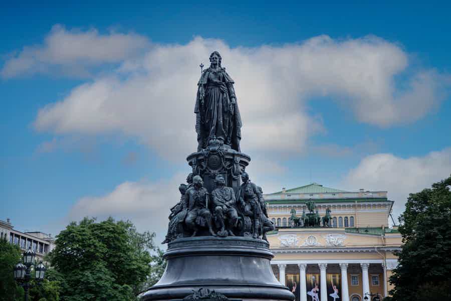 Медный Всадник — Памятник Екатерине II. Невский и прилегающие кварталы - фото 2