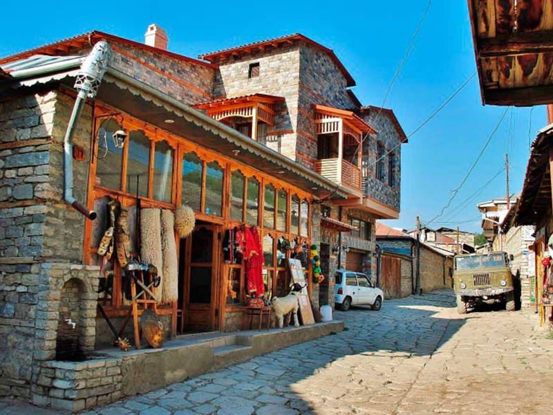 Старинный город Шамаха, средневековый посёлок  Лагич, винодельня Мейсари, ферма Альпак