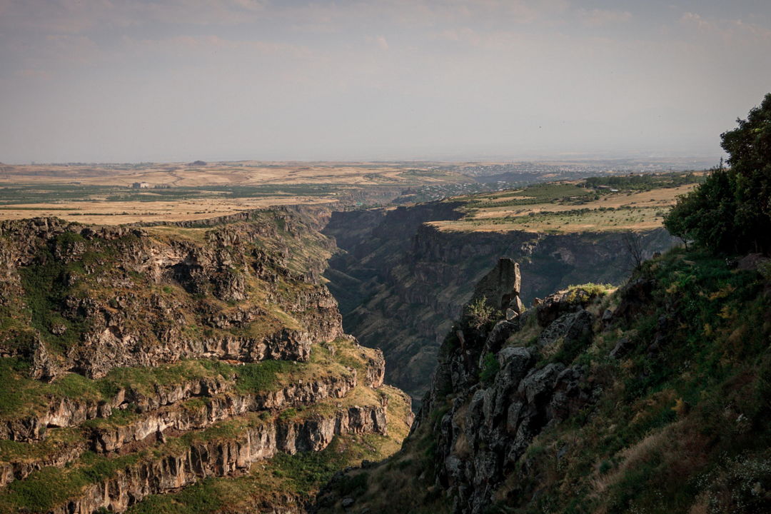 Секреты Винного замка, армянского алфавита и храма на краю обрыва — фото 6