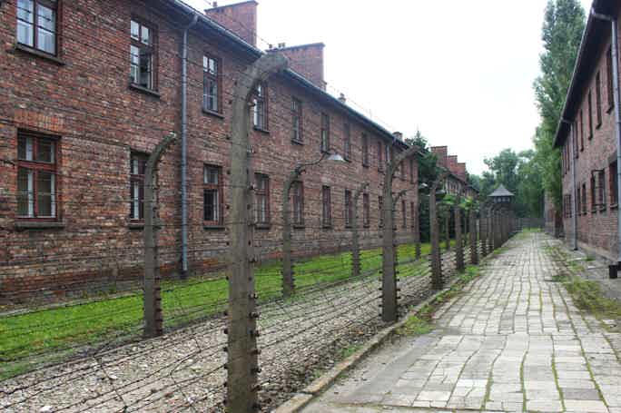 Krakau: Auschwitz-Birkenau Stadtführung, Abholung und Mittagessen