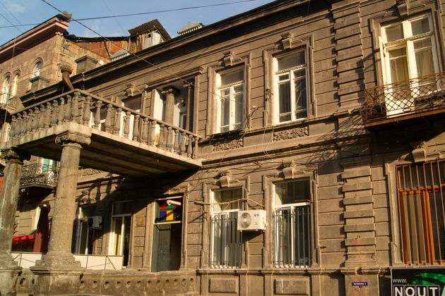 Виды Тбилиси и его тайные парадные