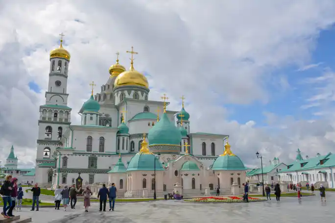 Возрождённые святыни: по храмам и монастырям Истринского края